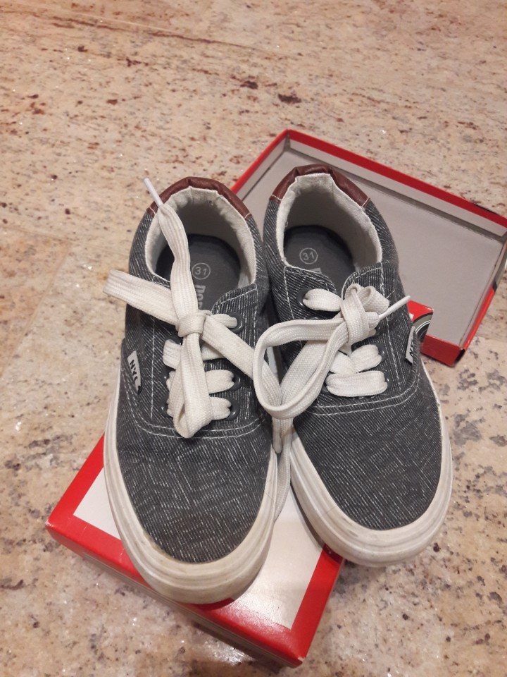 Otroška obutev: fantovski čevlji teniški copati št.31 6€