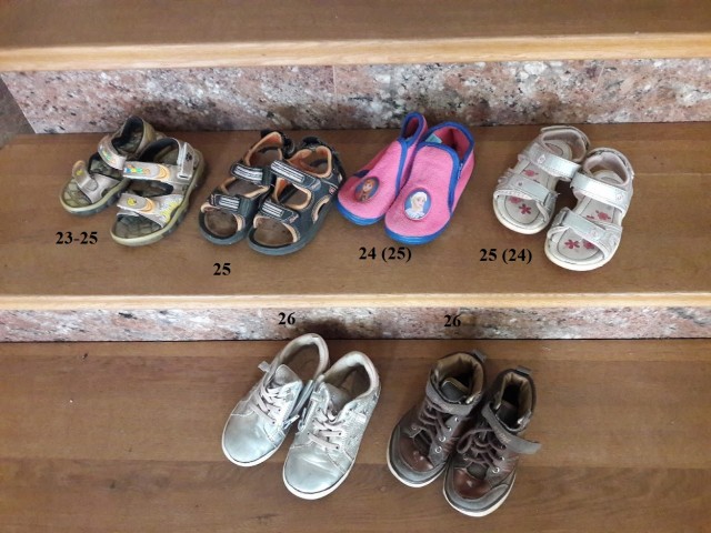 Otroška obutev: čevlji sandali superge 23 24 25 26 3-5€