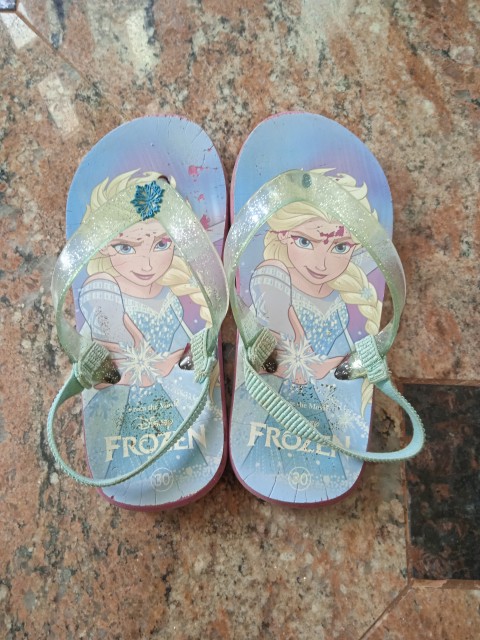30 dekliške čevlji: sandali natikači Elza Frozen 3€ Maribor