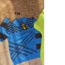 116 novi fantovski pulover 4€. Oblačila