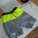 piše 128 (od 116 do 128) kratke hlače (lahko kot kopalke) 3€. Maribor
