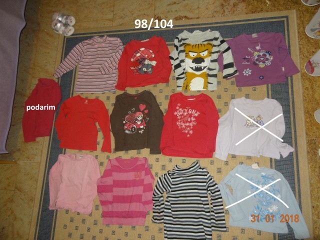98 104 otroška oblačila: dekliške majice 5€ za vse. Maribor