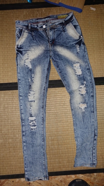 Nove raztgane jeans hlače kavbojke moške ali najstniške