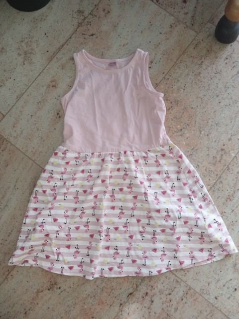 128 dekliška obleka, flamingo 8€. Maribor