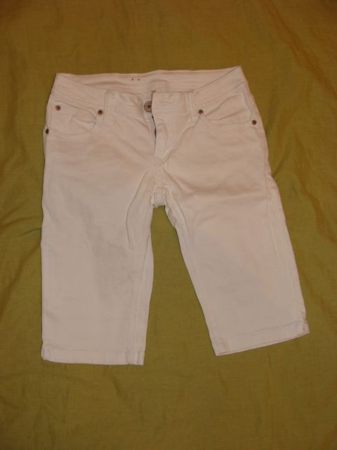 S-34 ženska oblačila: bele jeans kapri hlače 4€