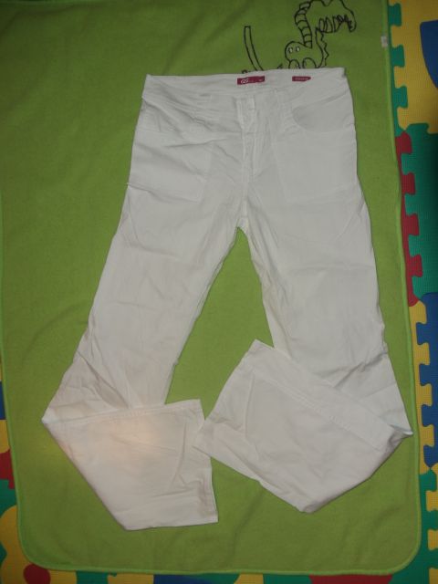 36 ženska oblačila: bele hlače 4€