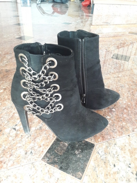 37 ženske črne čevlji gležnarji pol škornji 20€