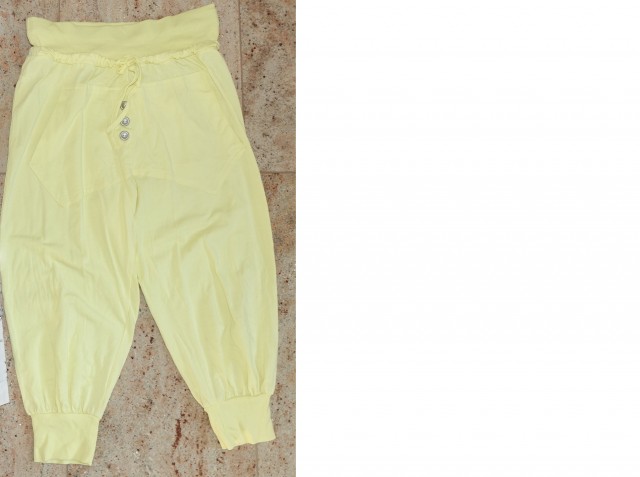 Poletna oblačila: S 34-36 rumene kapri hlače 3€