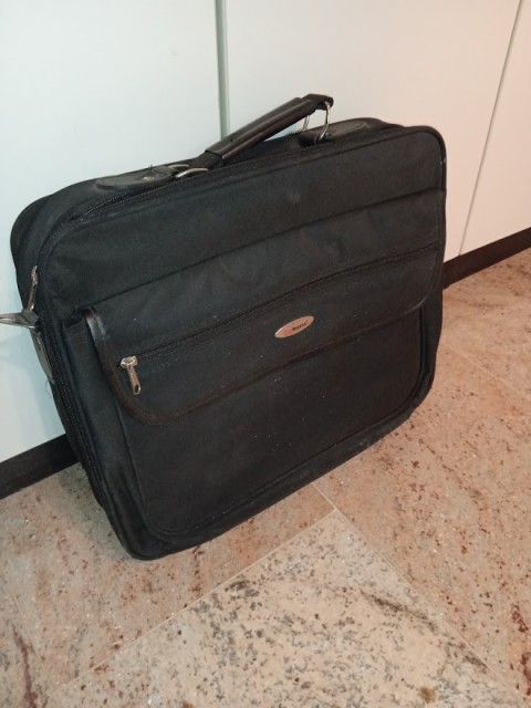 Potovalna ali računalniška torba