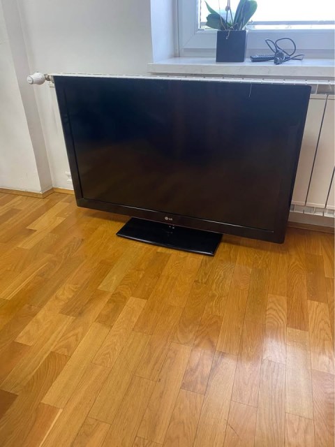 Televizija LG 42″ LCD TV (42LD750) – Full HD (106cm). Maribor