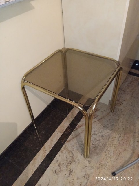 Klubska miza mizica s kaljenim steklom 56*56*56cm. Maribor 50€