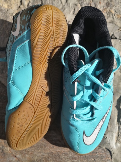 Nike nogometni čevlji  - foto