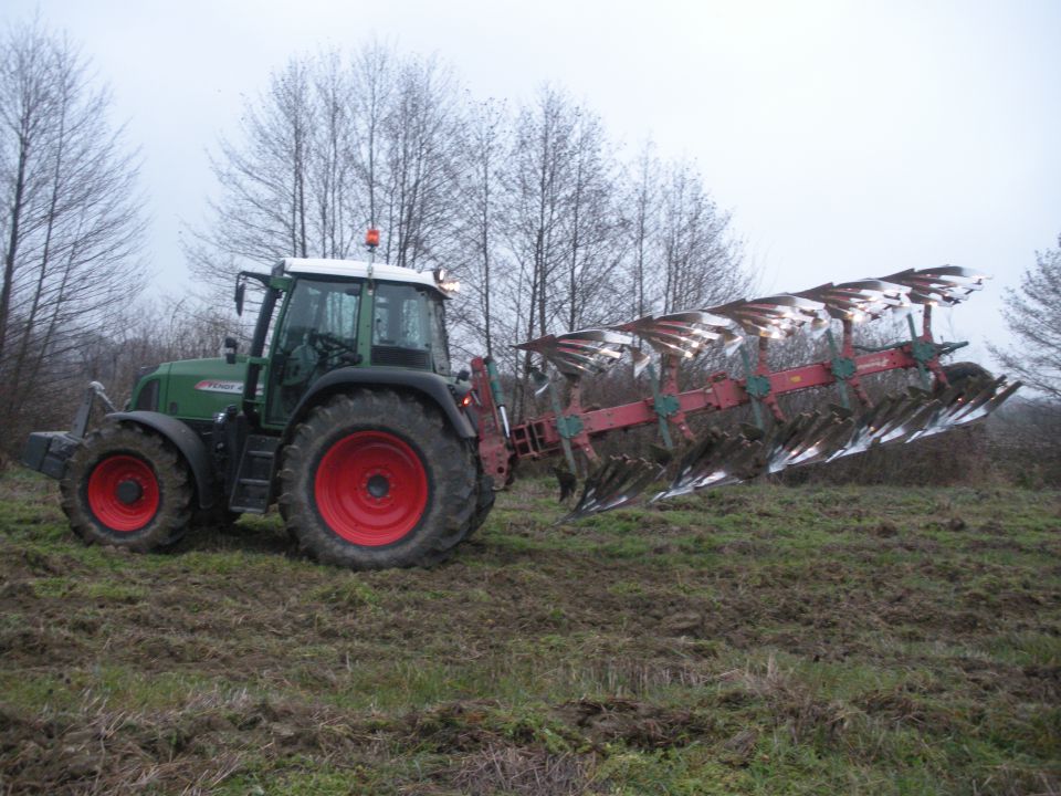 Oranje Fendt 415 - foto povečava