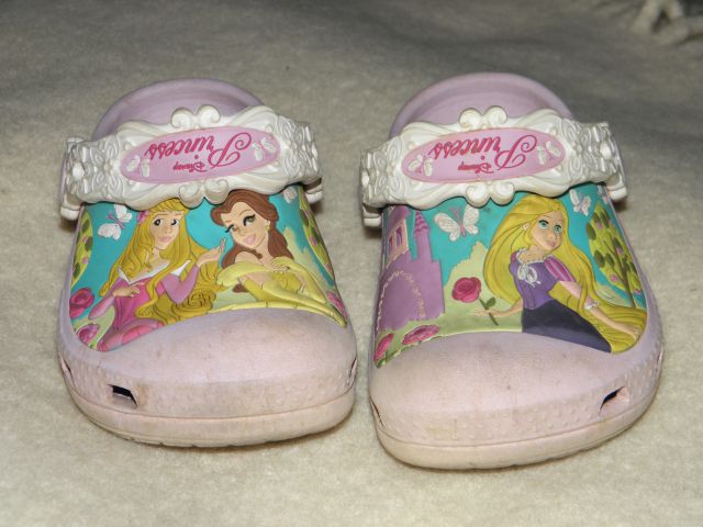 Original Disney Princess Crocs št. 8-9 (25-26)
