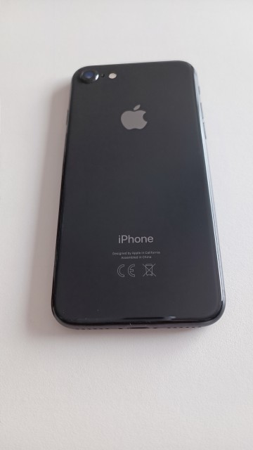 Iphone 8 64 gb z dodatno opremo - foto