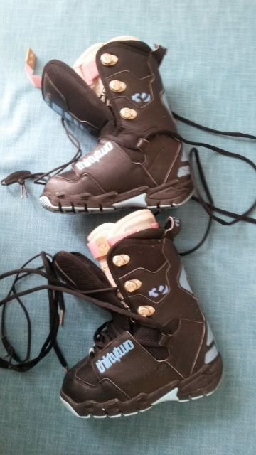 Snowboard čevlji Thirtytwo Lashed(+),štirikrat obuti,št.38,5-30 Eur