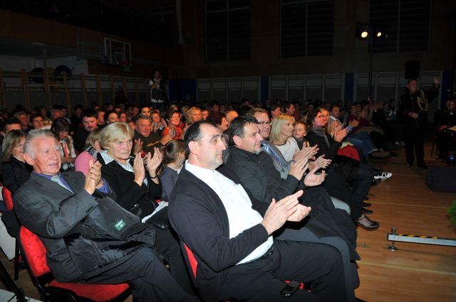 23.10.2011 Dobrodelni koncert Pomagajmo Mihcu - foto povečava