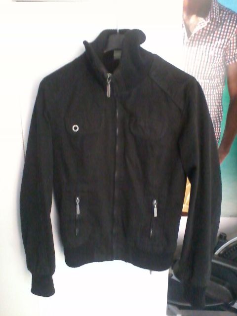 Črna jakna, velikost M, cena 18eur