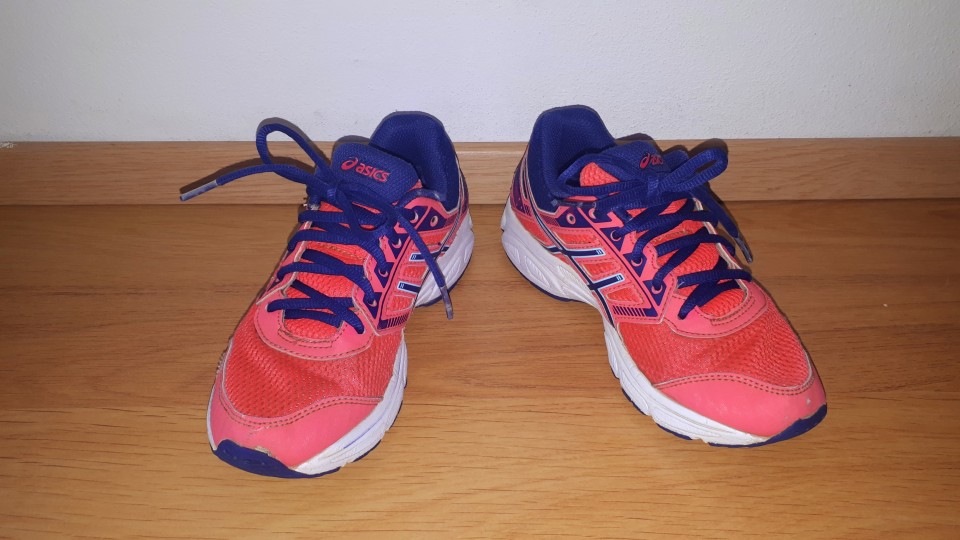 superge asics št. 33 = 10eur