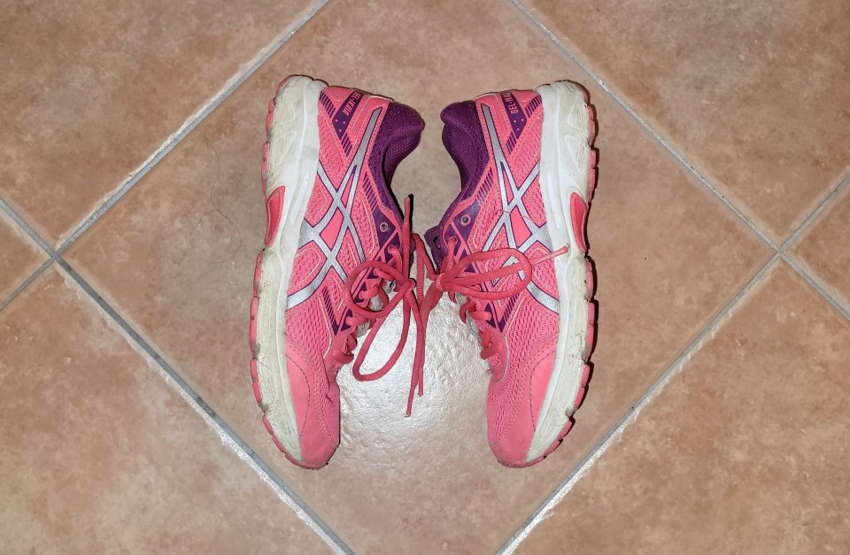 superge deklica asics št.35 = 10 eur