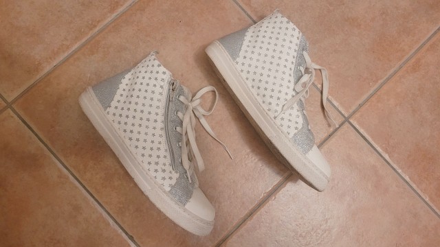 Mass dekliške belo srebrne teniske čevlji št.35 = 10eur