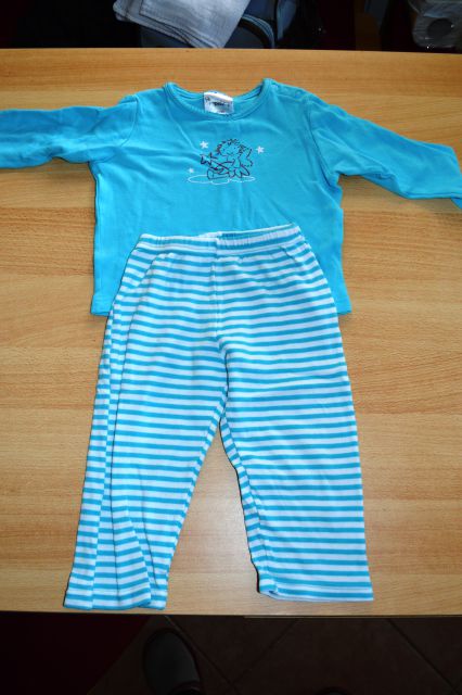 Pižama modra št. 74/80  Cena: 2 eur