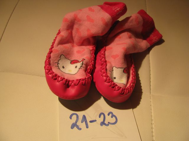 Dekliška obutev - od rojstva do št. 25 - foto
