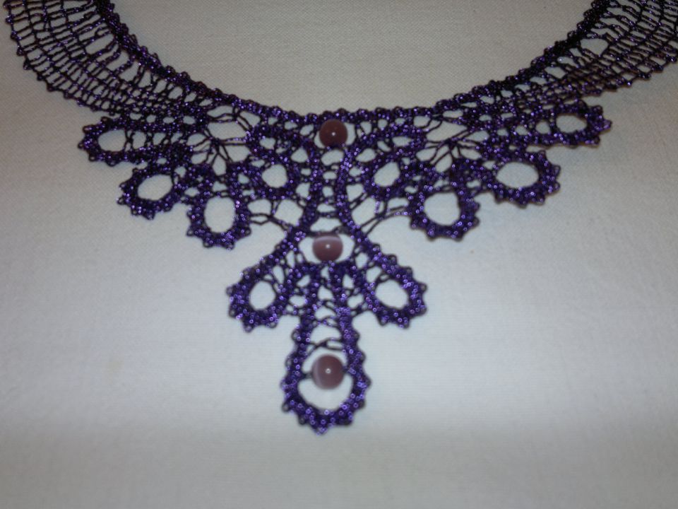 Vijolična ogrlica- malce bližje