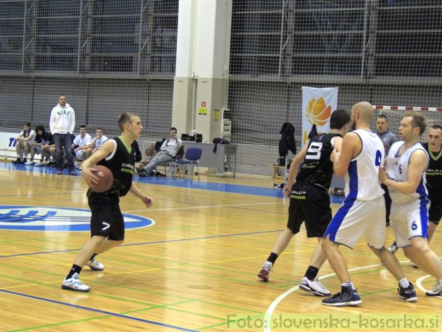 FOTO: Tinex Medvode-Calcit Basketball - foto