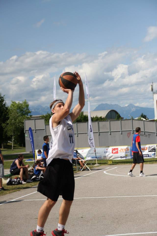 3na3: LJ - Bežigrad - foto povečava