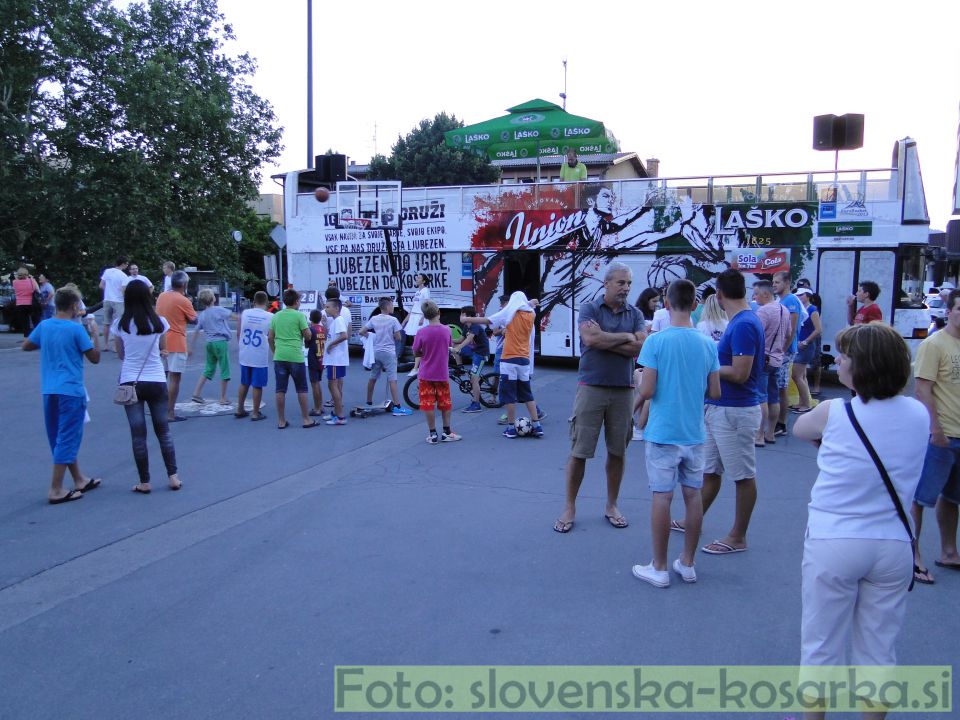 FOTO: SLO - UKR - foto povečava