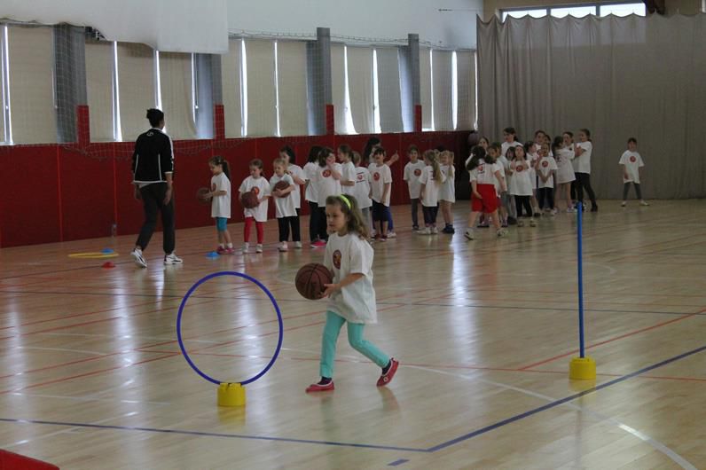 Mlade košarkarice napolnile DRAŠ center - foto povečava