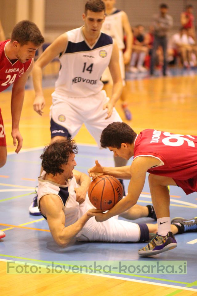 Košarka: Medvode - Pivka (15.11.2014) - foto povečava