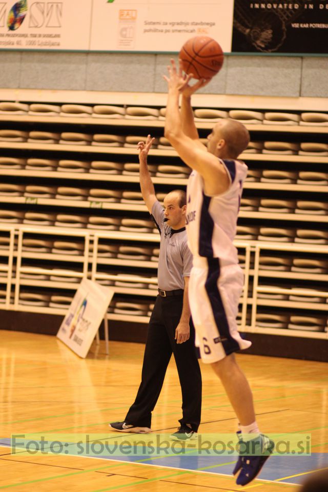 Košarka: Medvode - Pivka (15.11.2014) - foto povečava
