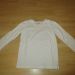 Gap, vel. 110, 2 € (na desnem rokavu zgoraj je mali modri flekec)