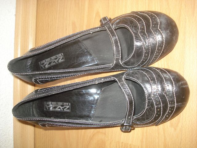 Čevlji z peto (Pete) - foto