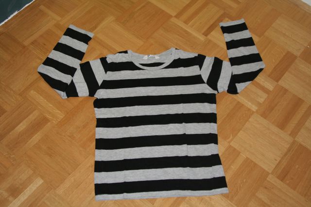 H&M majica 10-12 LET, 146/152   (zelo mehka in tanka)  3 EVRE