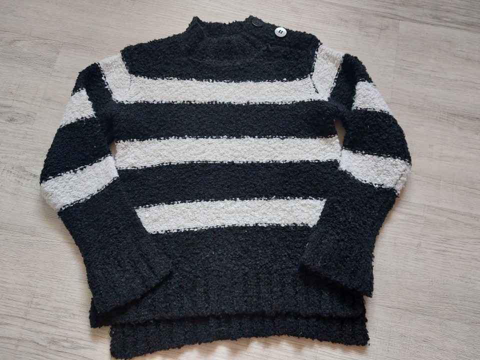 Ovs pulover 140-146 6€+ptt