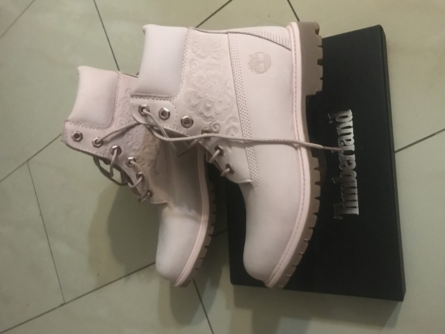 Novi timberland pale pink barva, št.40