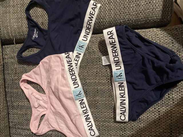 Novo samo oprano 8-10let  komplet calvin klein 12e