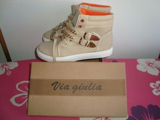 Novi Via Giulia casual čevlji, št. 39