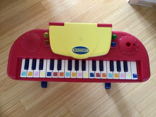 Otroški elektronski klavir Bontempi, 7€