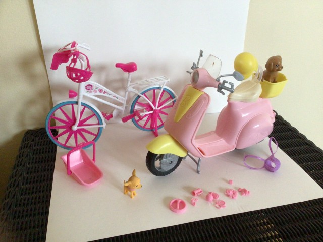 Barbie kolo in skuter, 20€