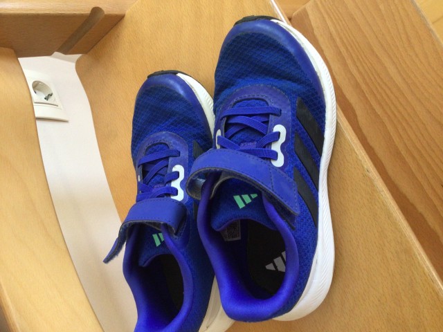 Superge Adidas št.33 - foto