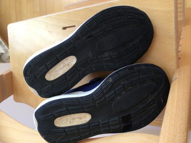 Superge Adidas št.33 - foto