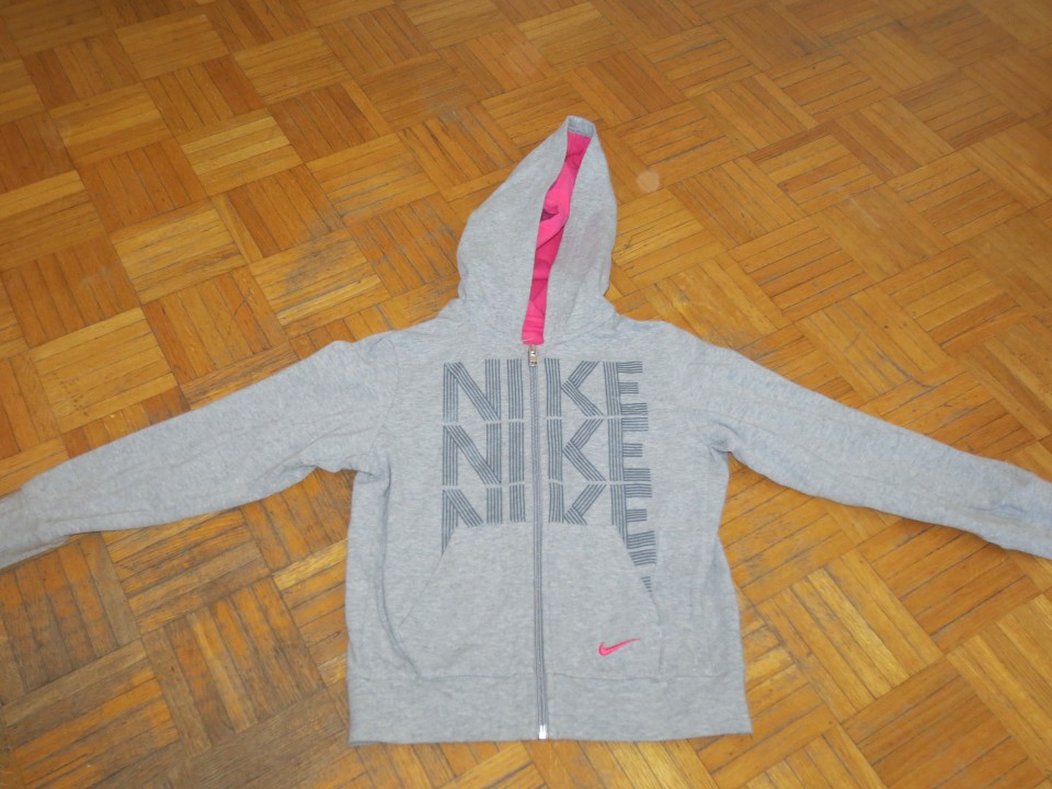Nike, vel. 122, 5,5 €