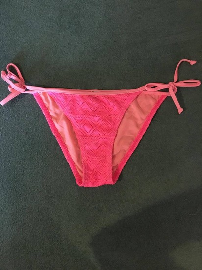 neonsko roza bikini