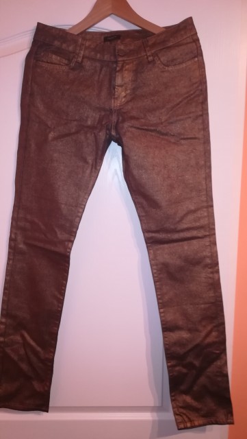 36,nove svetlece zelo lepe hlace, 15 eur