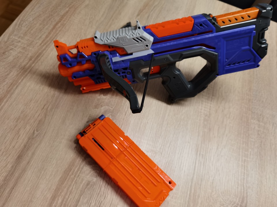 Lok nerf, 30 eur s ptt