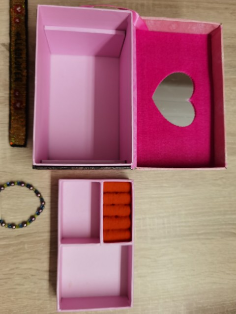 Škatla za nakit in nakit - foto